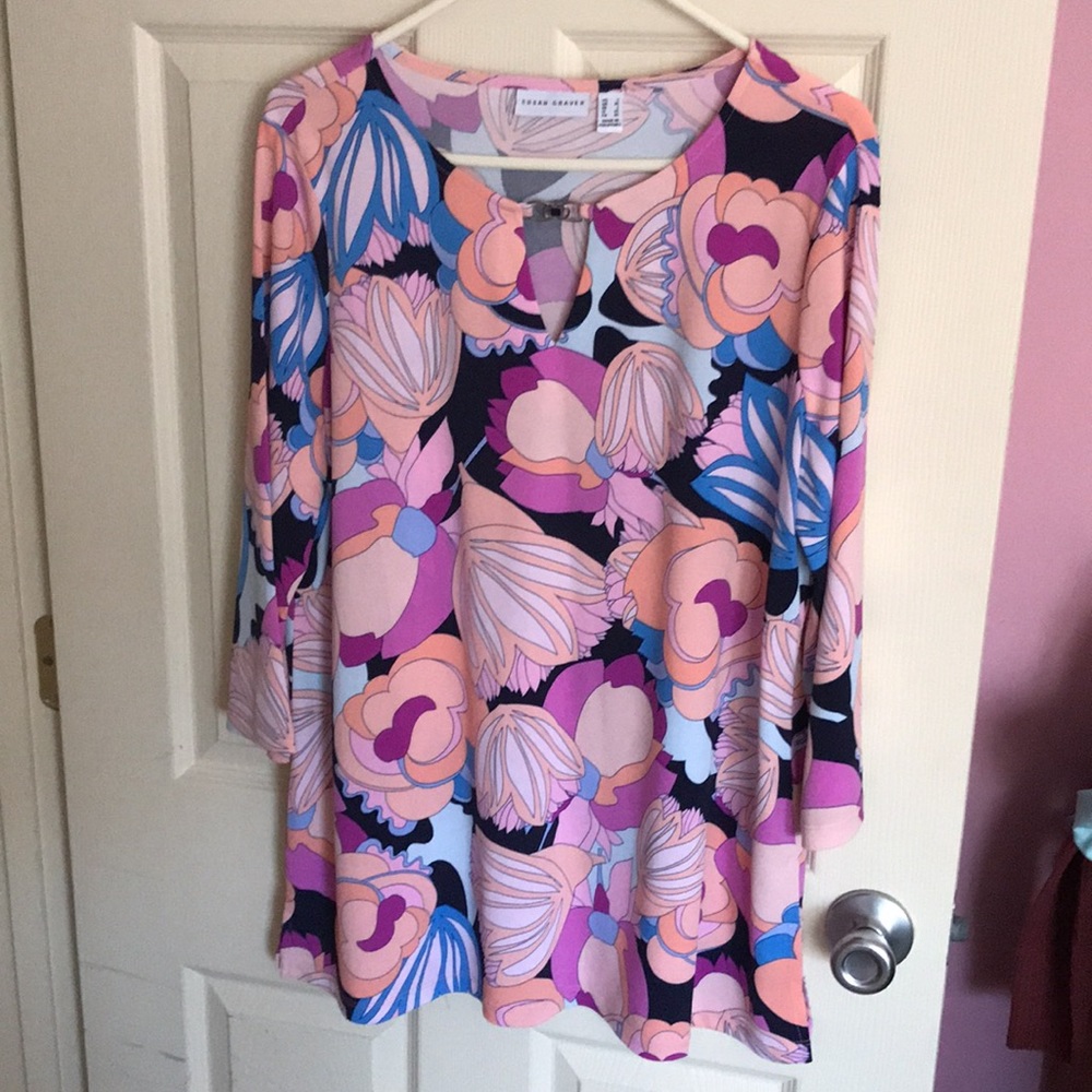 Beautiful Susan Graver top. Size large. 26” long brand new never worn.